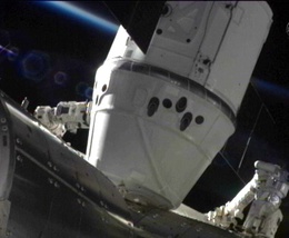 Dragon X arrives at Space Station - milestone reached in commercial space business