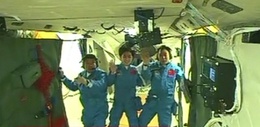 Chinese crew first to dock with module